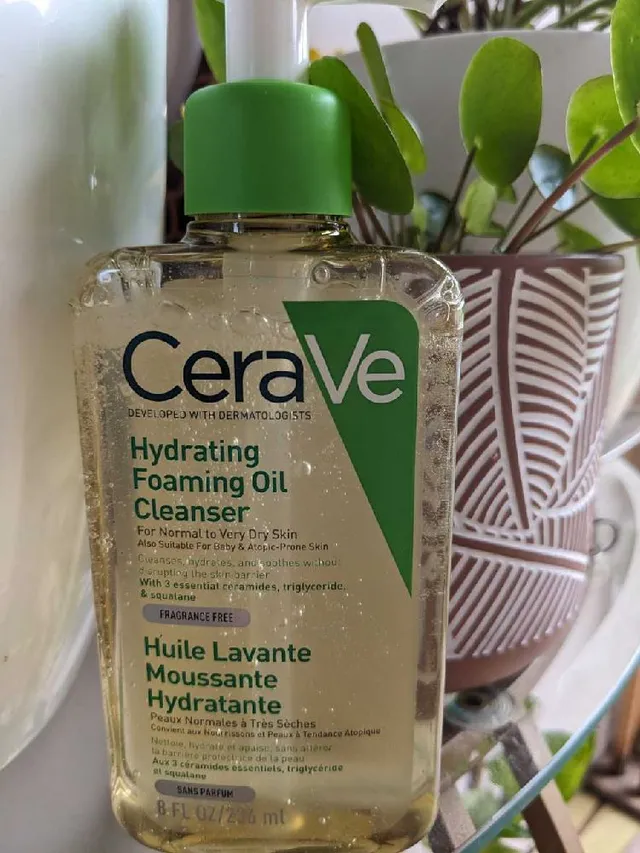 Hydrating cleansing oil