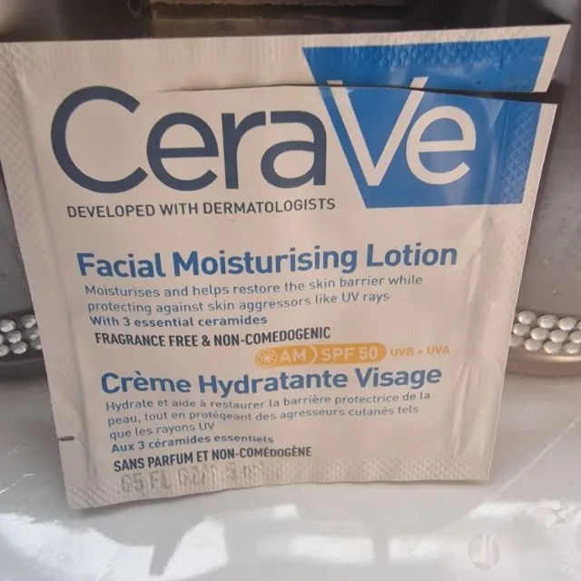 The moisturising cream.