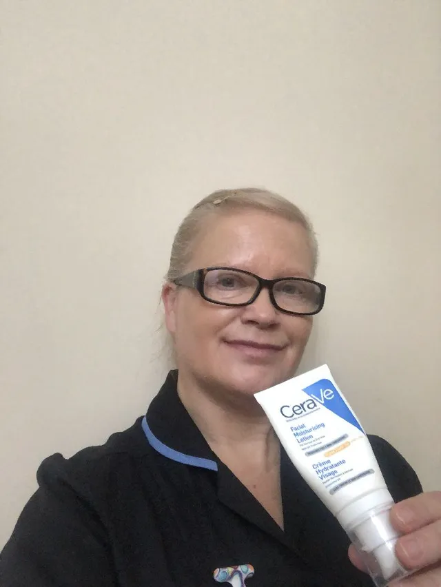 Happy Tuesday CeraVe Community I’m wearing my favourite SPF to walk to work feeling protected