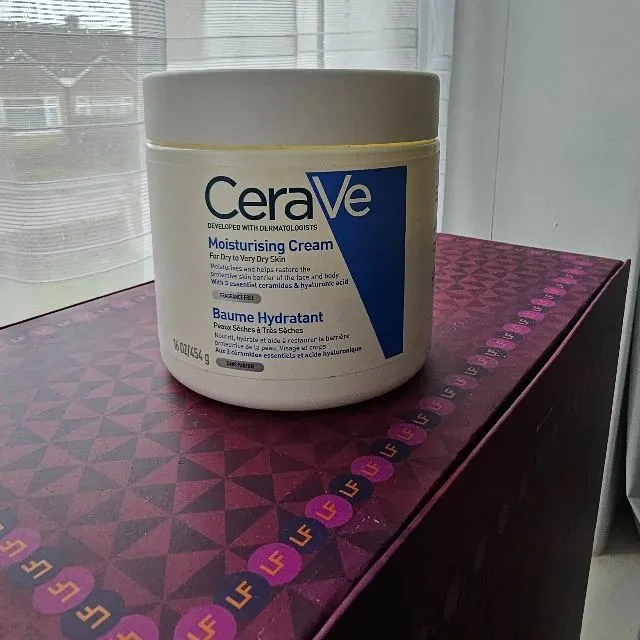 Cerva moisturising cream